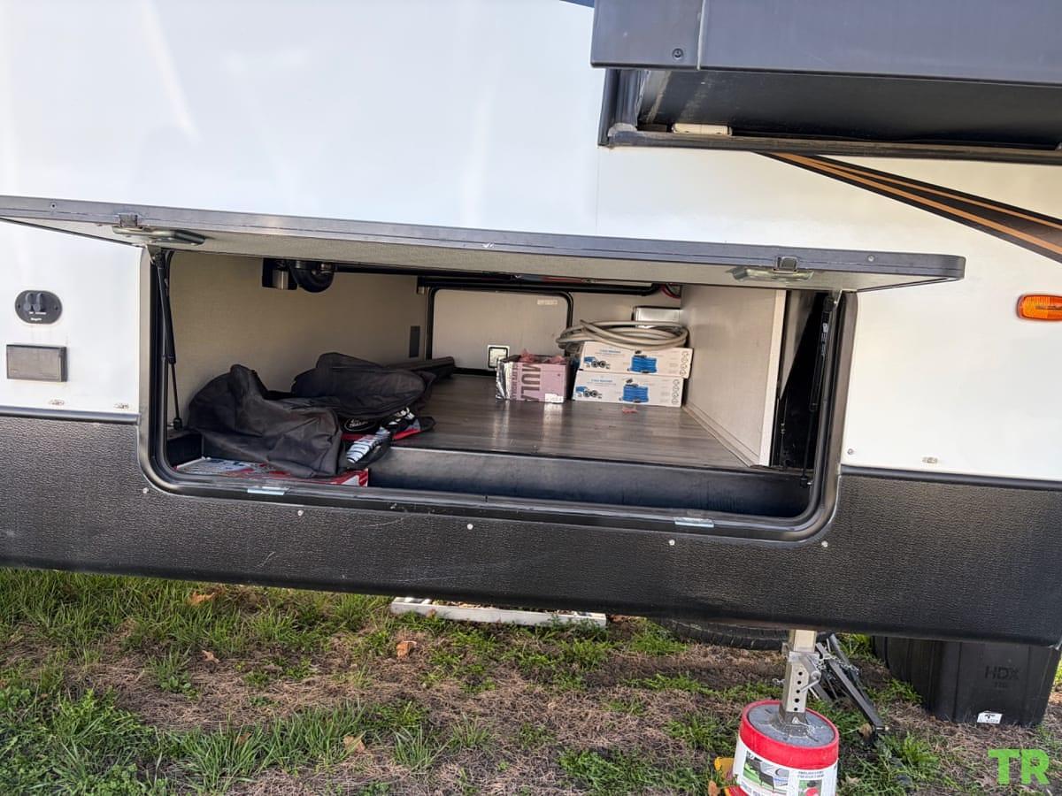 Used 2021 Keystone Sprinter Limited 3620FWLBH Fifth Wheel – Bunkhouse – Washer & Dryer – Custom Skirting – Full-Time Ready