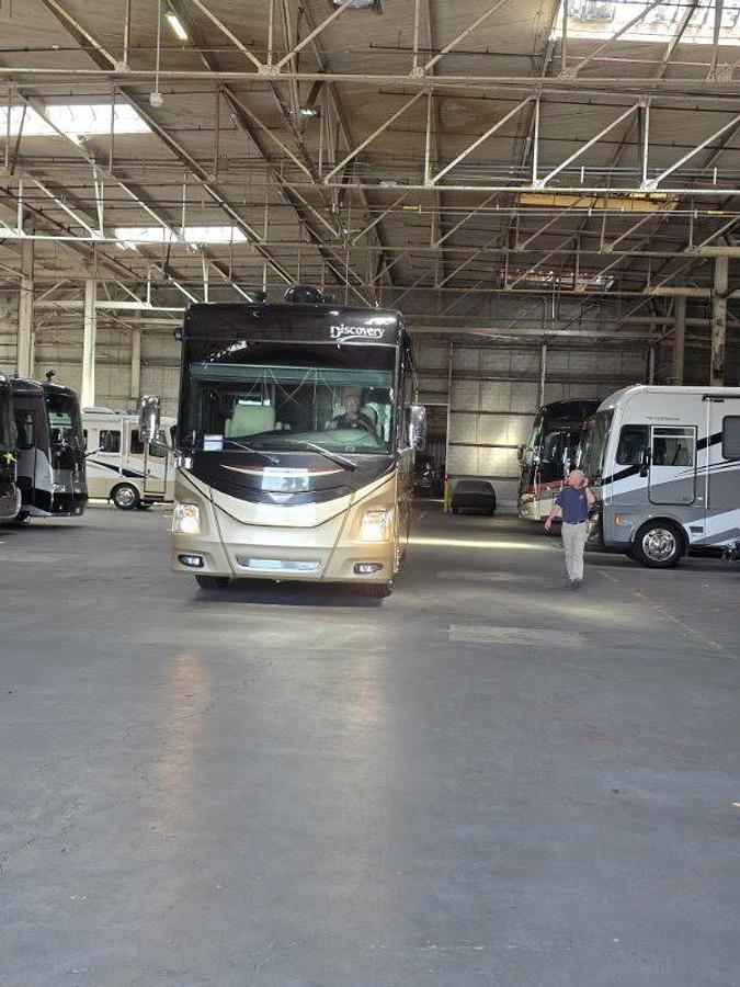 Used 2015 Fleetwood Discovery 40G Class A Motorhome