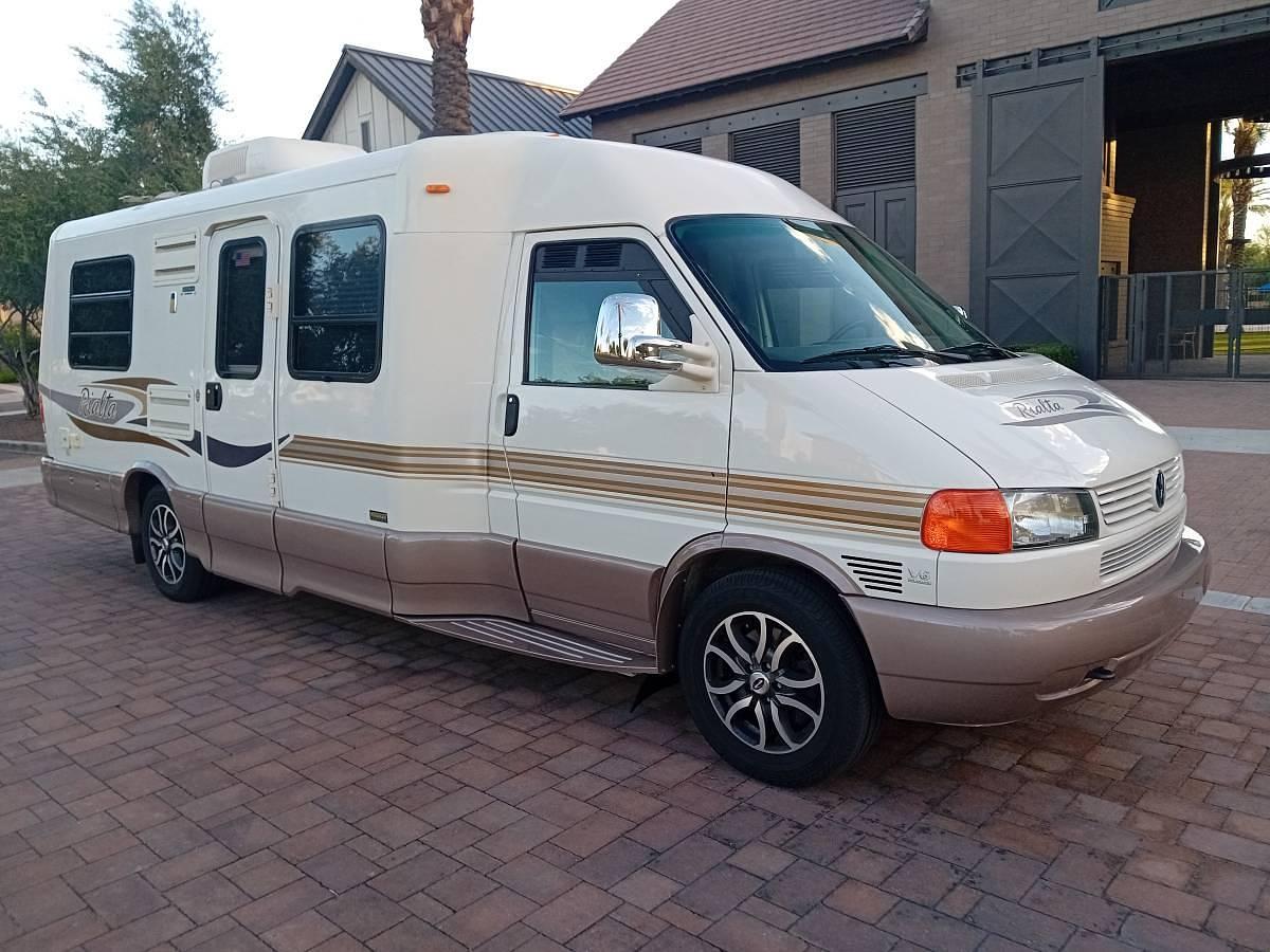 Used 2005 Winnebago Rialta