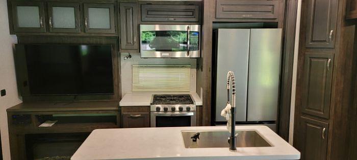 Used 2021 Coachmen Brookstone 398MBL