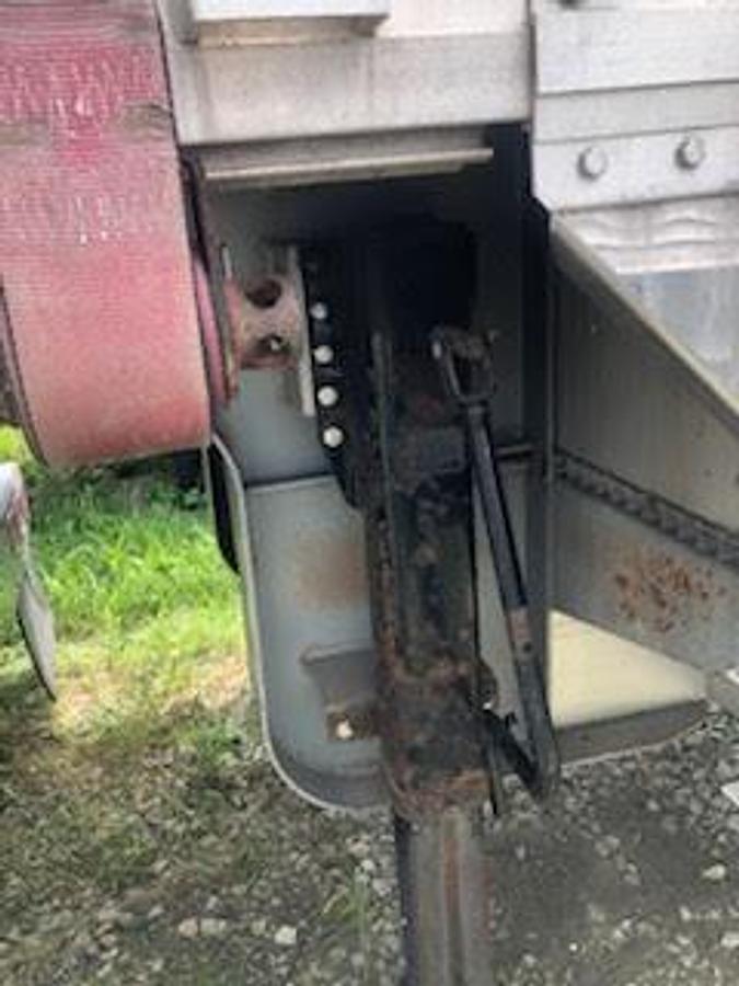 Used 2010 Reitnouer Step Deck Trailer