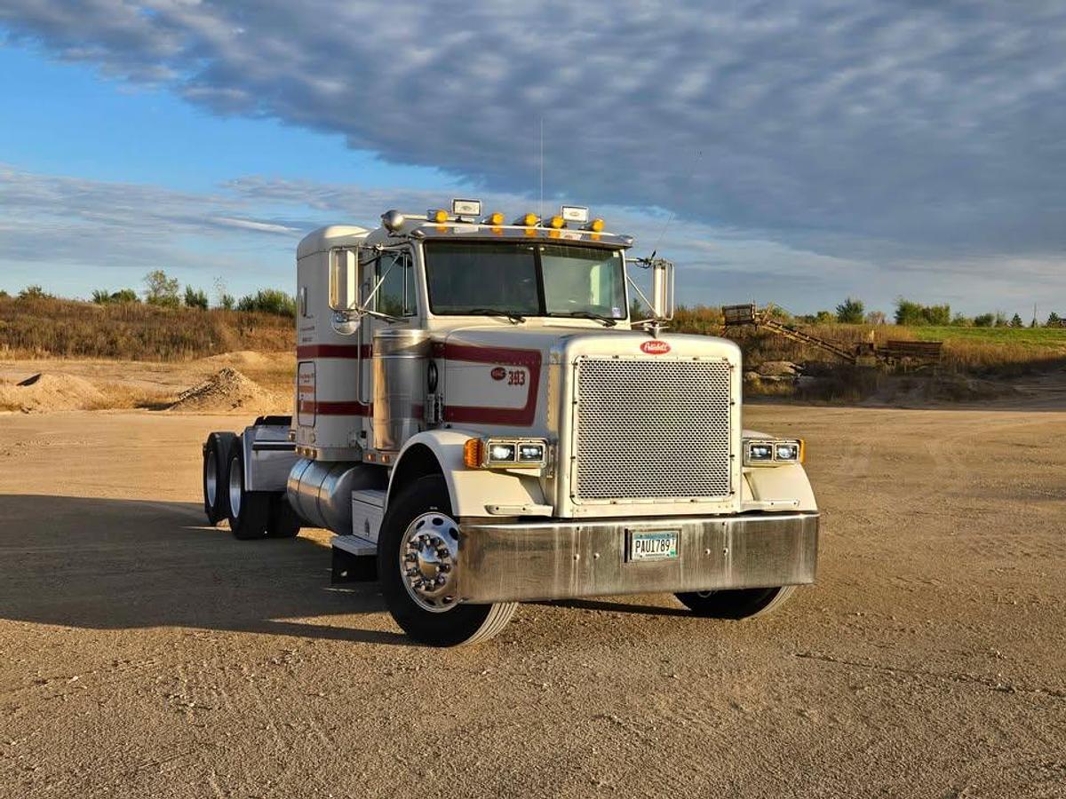 Used 2002 PETERBILT 379 Conventional Sleeper Semi