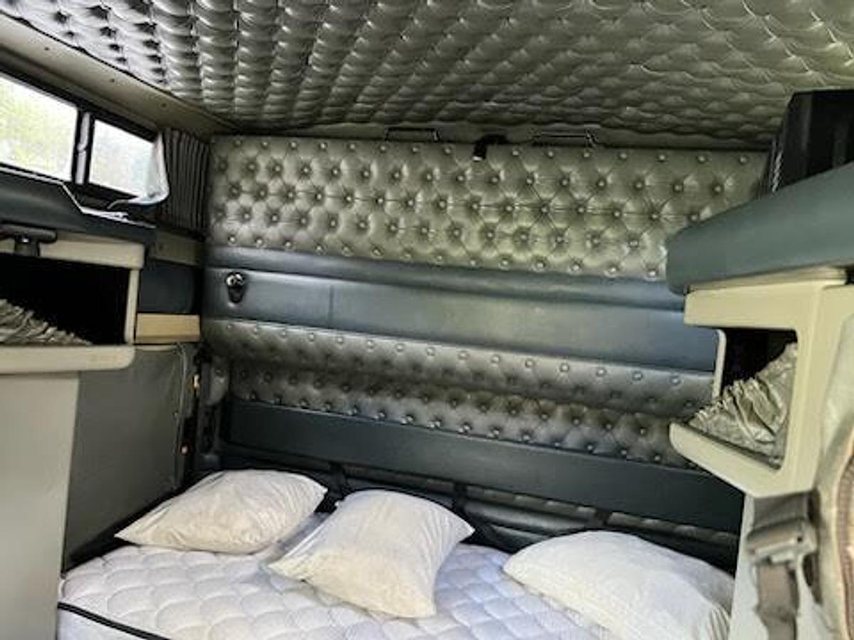 Used 2000 Kenworth W900L Conventional Sleeper Semi