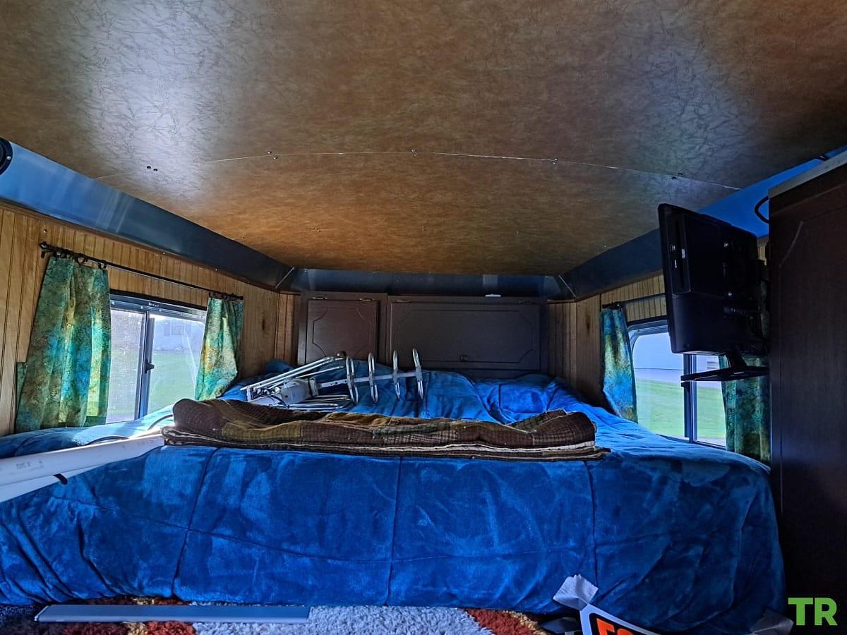 Used 1999 4 Star 2-Horse Trailer