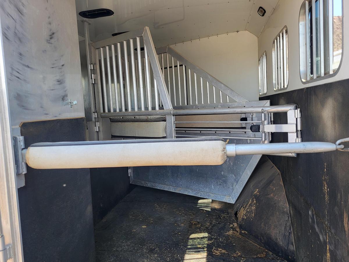 Used 2004 Sooner Horse Trailer