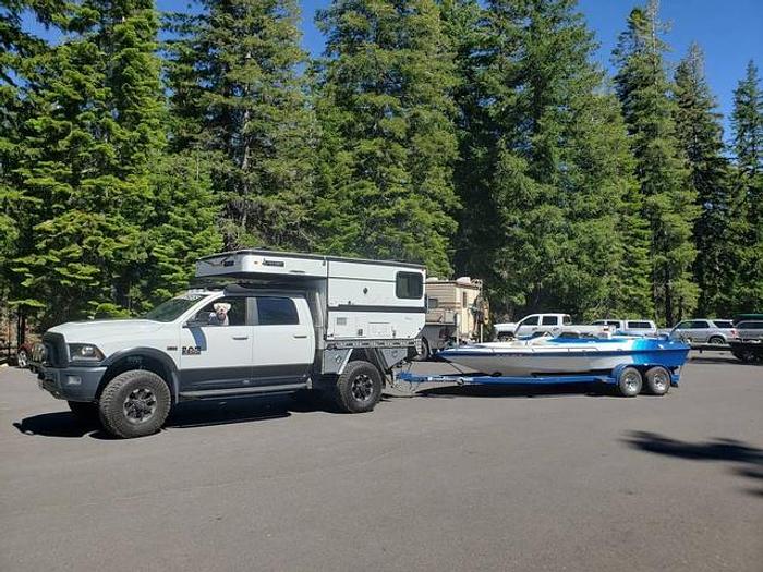 Used 1986 Commander Power Boat