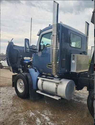 Used 2022 KENWORTH T880 Dump Truck