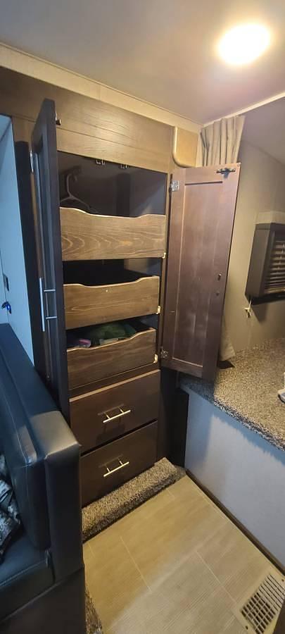 Used 2021 Adventurer Eagle Cap 1165