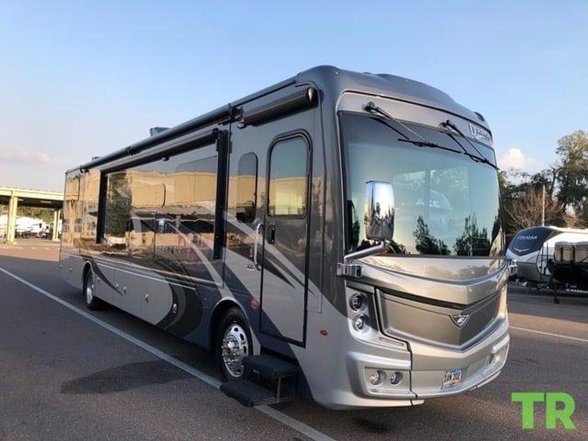 Used 2022 Fleetwood Discovery 38w