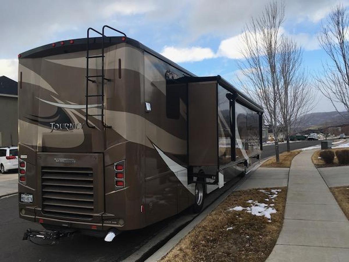 Used 2016 Winnebago Journey 40R Diesel Pusher