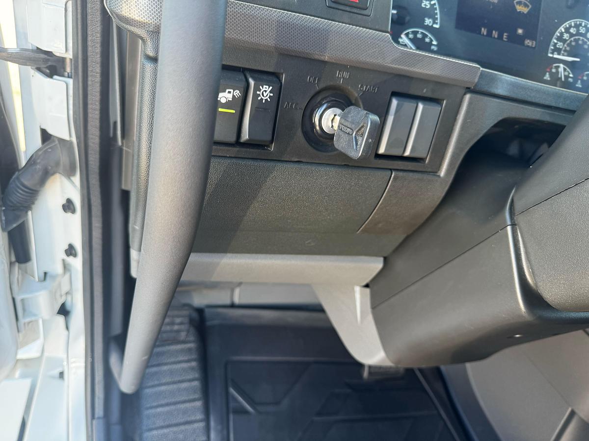 Used 2025 Volvo VNL 760 Sleeper Semi Truck