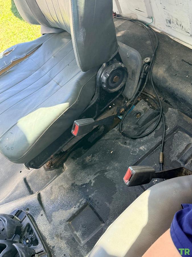 Used 2000 Chevrolet 7500 Bucket Truck