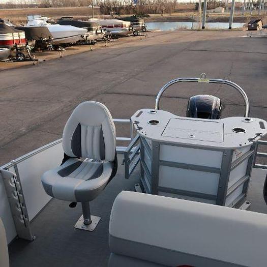 Used 2024 Lowe SF214 Pontoon
