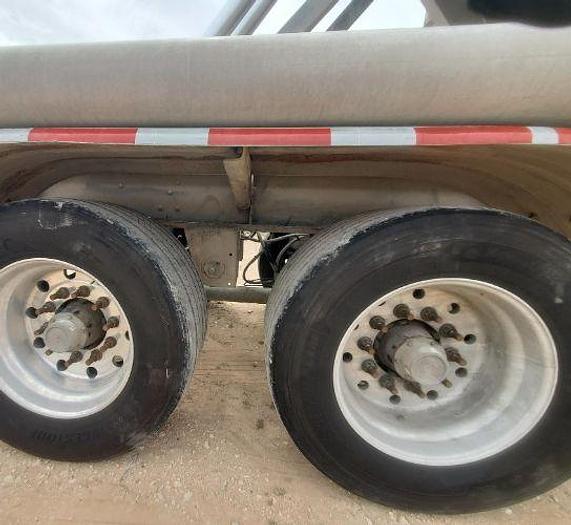 Used 2016 Stevens 42ft Dry Bulk Tank Trailer