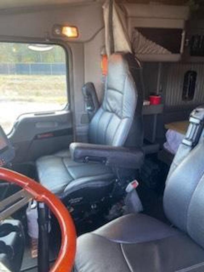 Used 2012 Kenworth T800 Sleeper Truck