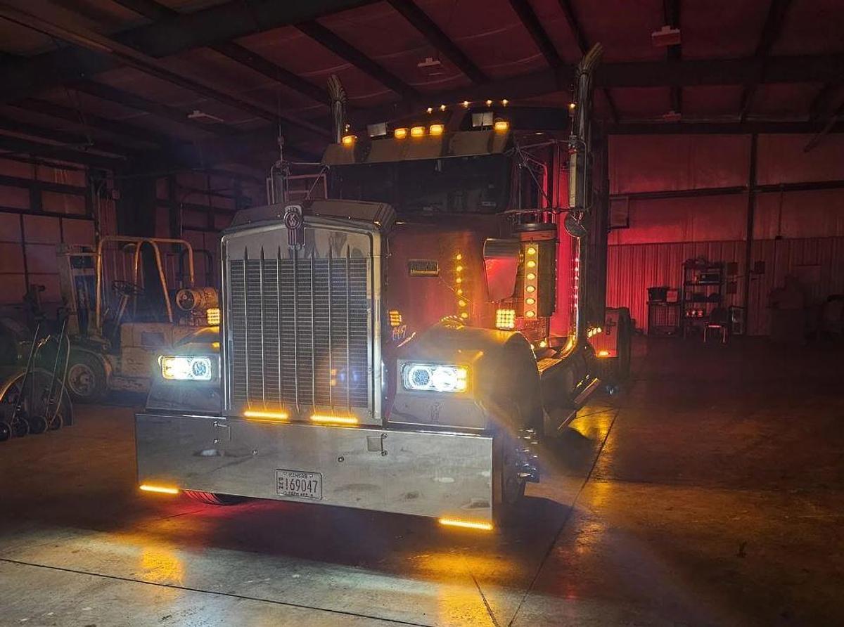 Used 2007 Kenworth W900L