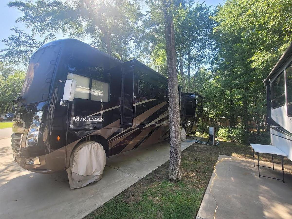 Used 2020 Thor Motor Coach Miramar 37.1 Class A Motorhome