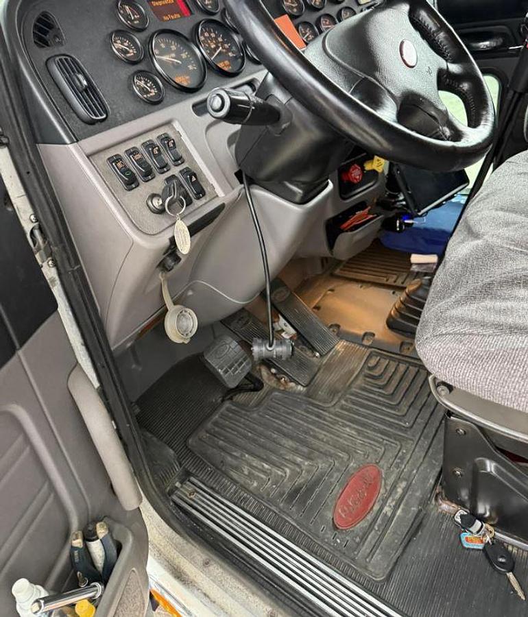 Used 2015 Peterbilt 389