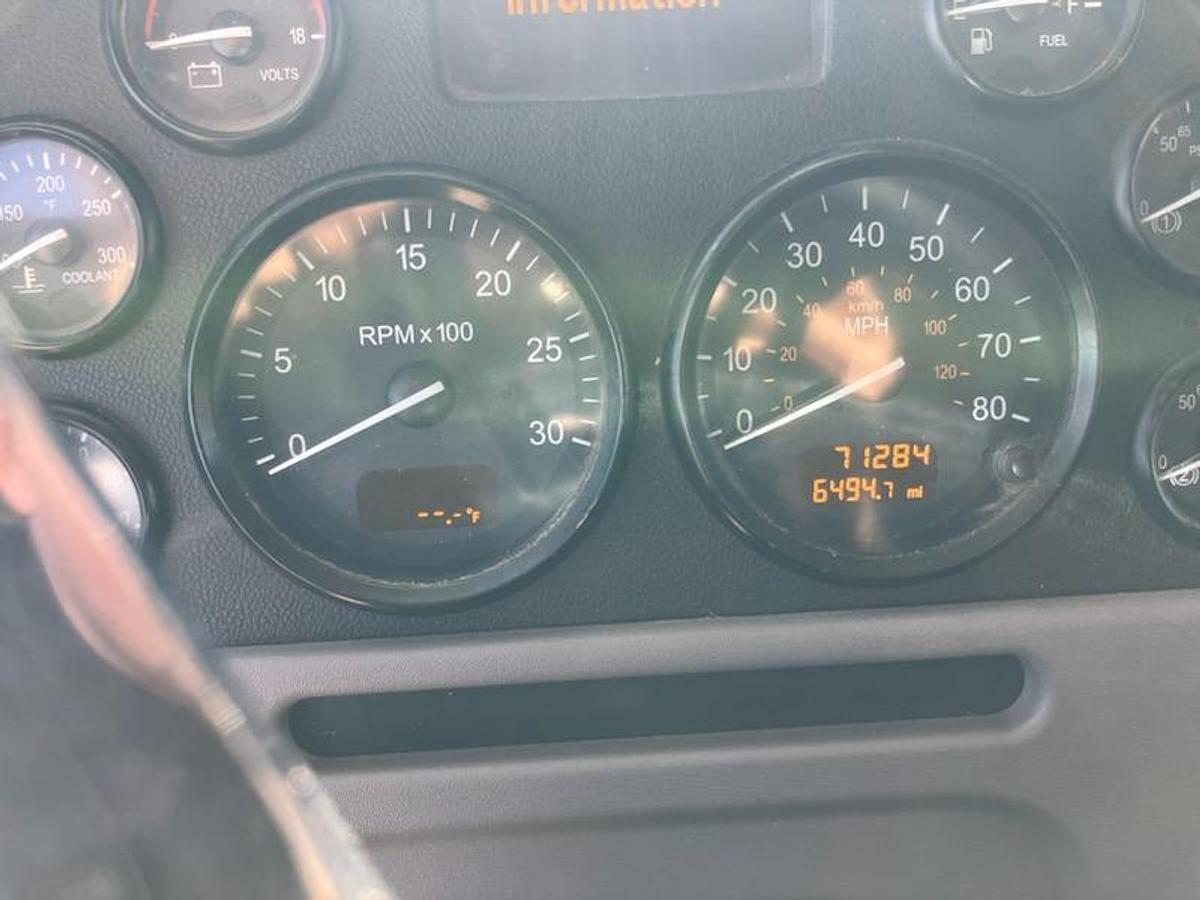 Used 2012 Peterbilt 365 Conventional Sleeper Semi