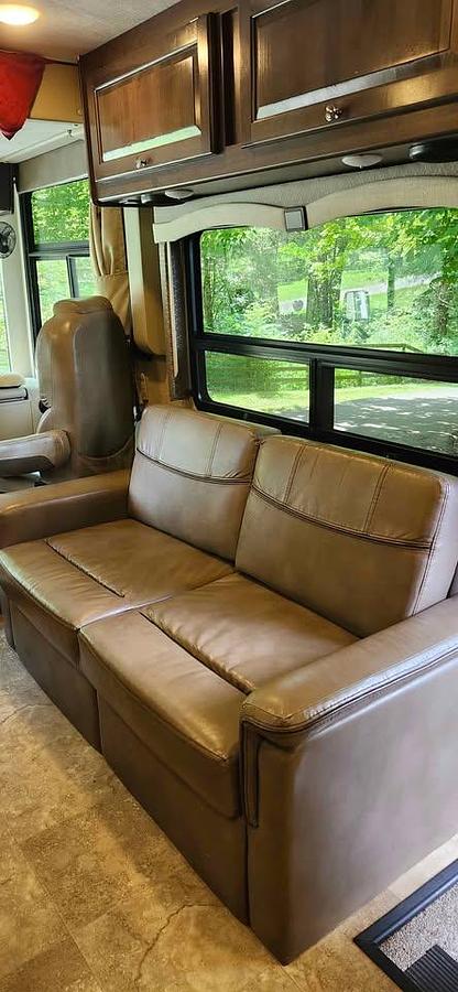 Used 2017 Thor Windsport 34J