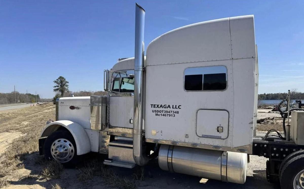 Used 2002 Peterbilt 379 EXHD