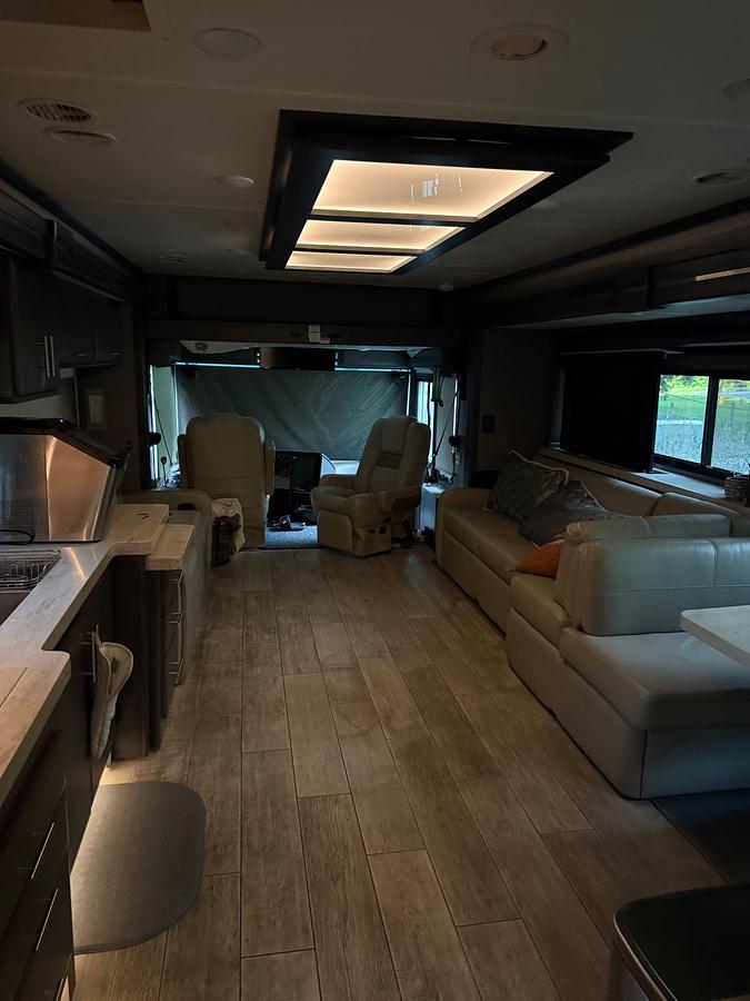 Used 2022 Thor Motorcoach Venetian F42