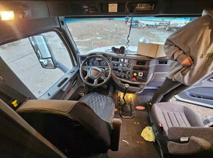 Used 2015 Peterbilt 579 Sleeper