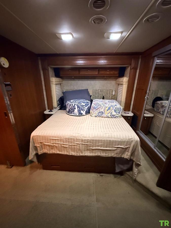 Used 2009 Fleetwood Expedition 38R Class A Diesel Pusher