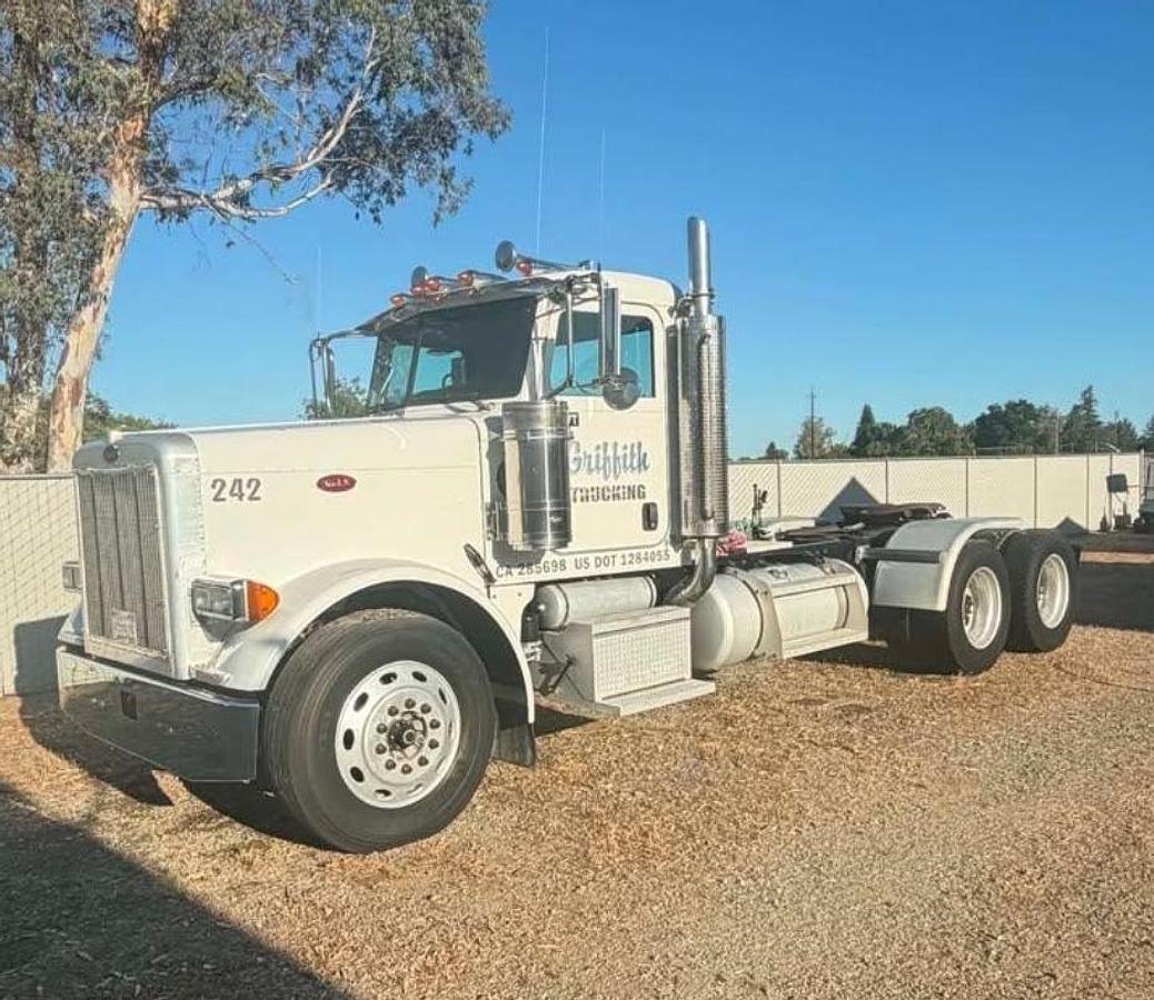 Used 2005 Peterbilt 379 Unibelt – CAT C15 475 HP – 13-Speed – Wet Kit – 245,000 Original Miles