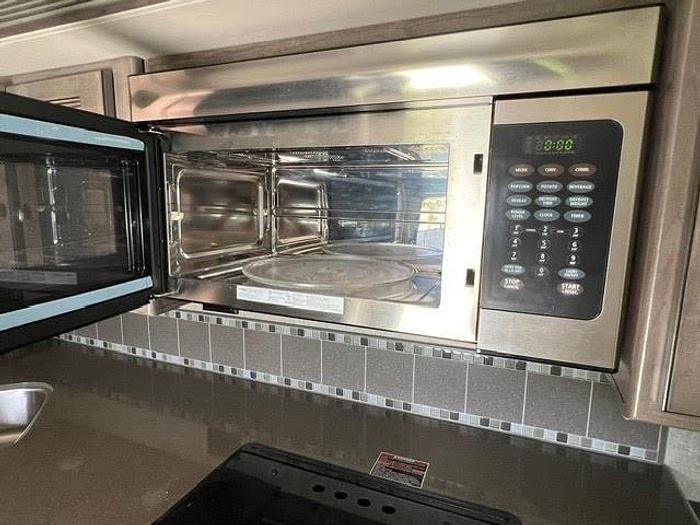 Used 2018 Winnebago Sightseer