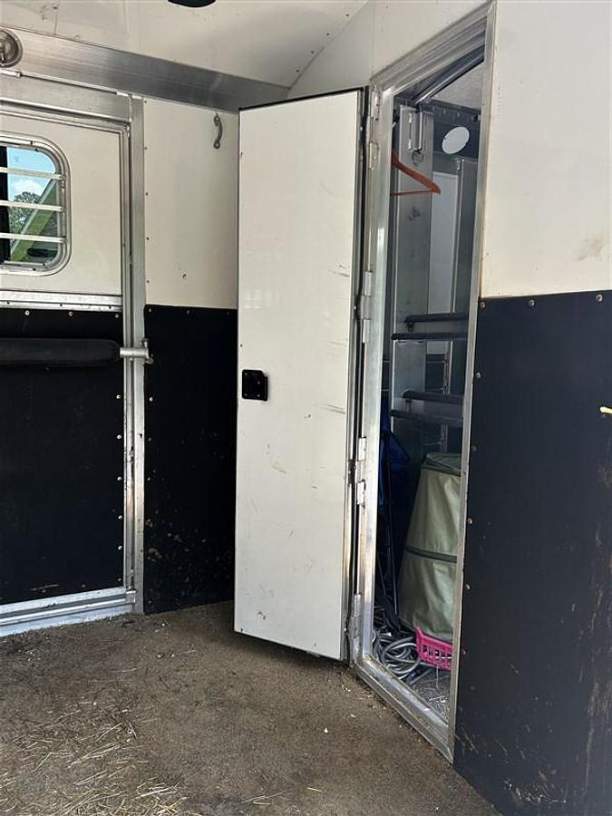 Used 2011 4 Star Three Horse Trailer with Living Quarters