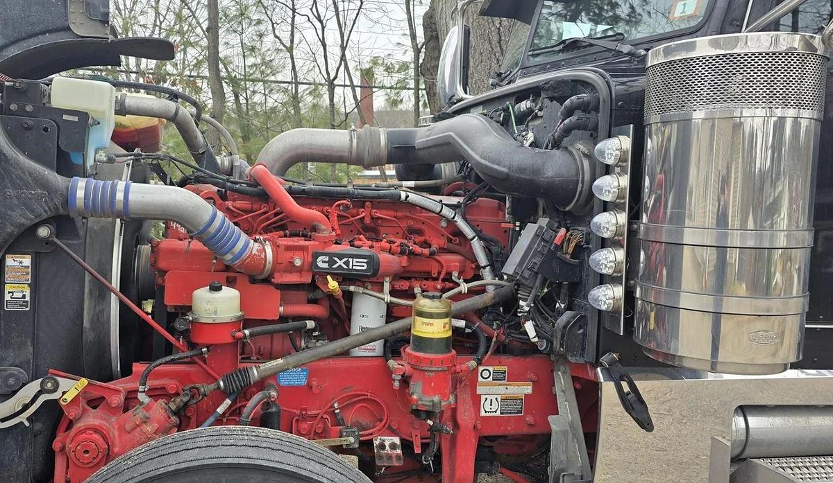 Used 2022 Peterbilt 389