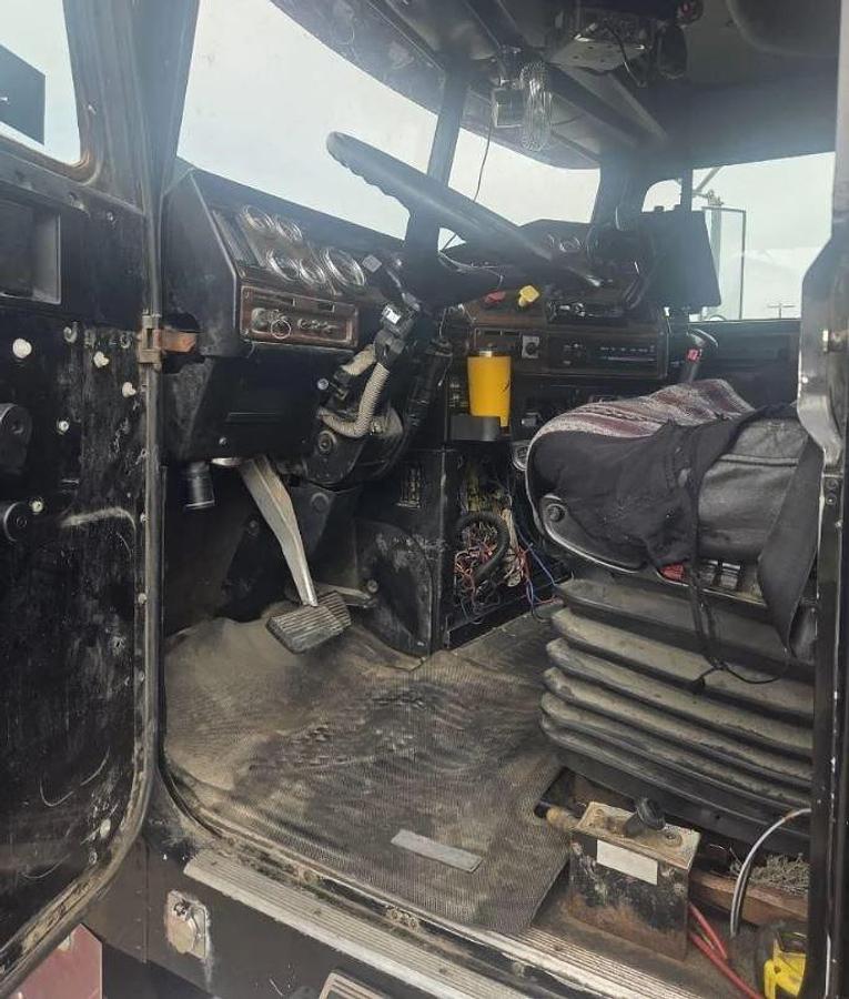 Used 2008 Freightliner FLD132