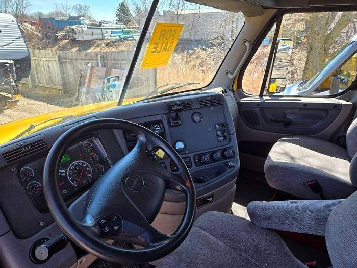 Used 2015 Freightliner Cascadia 125