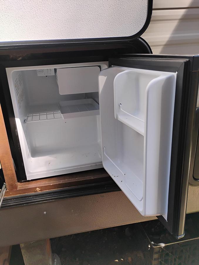 Used 2018 Keystone Hideout Travel Trailer