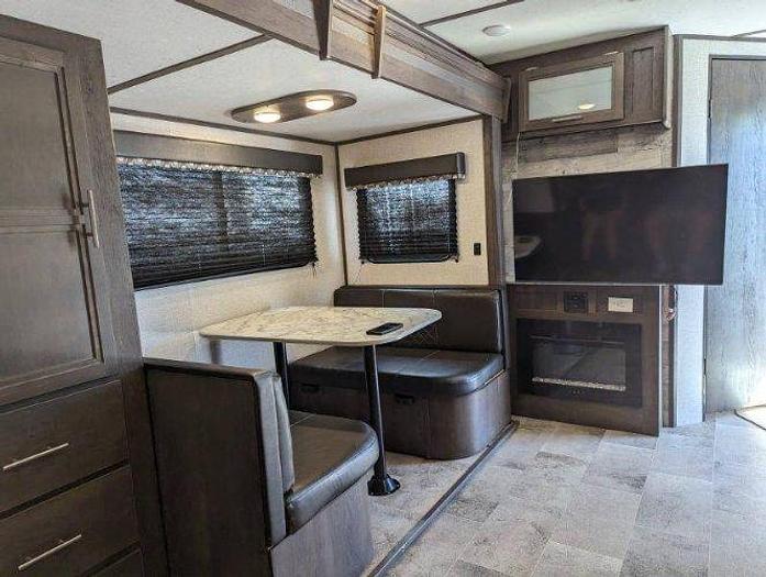 Used 2021 Dutchmen Coleman Light 2515RL