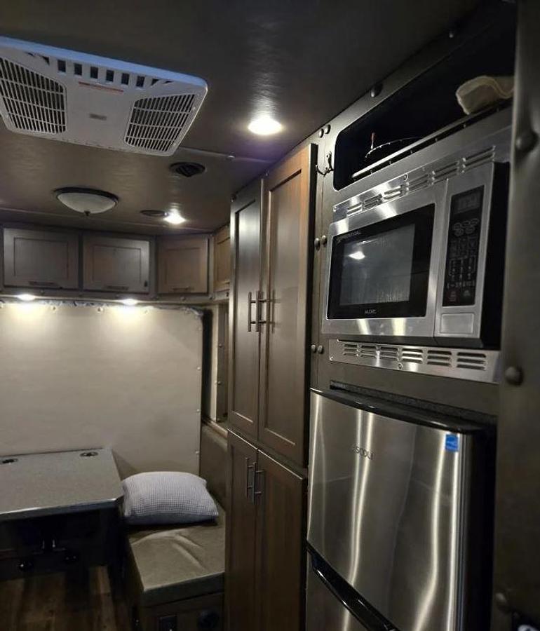 Used 2021 Peterbilt 567 Sleeper Truck