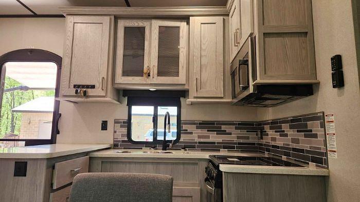 Used 2021 Keystone Montana 383TH