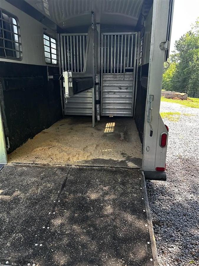 Used 2011 4 Star Three Horse Trailer with Living Quarters