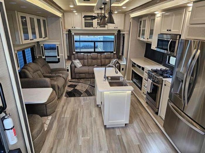 Used 2022 Vanleigh Beacon 39GBB