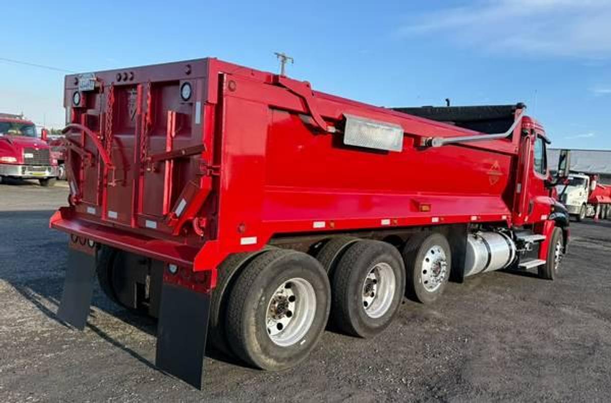 Used 2020 Freightliner Cascadia