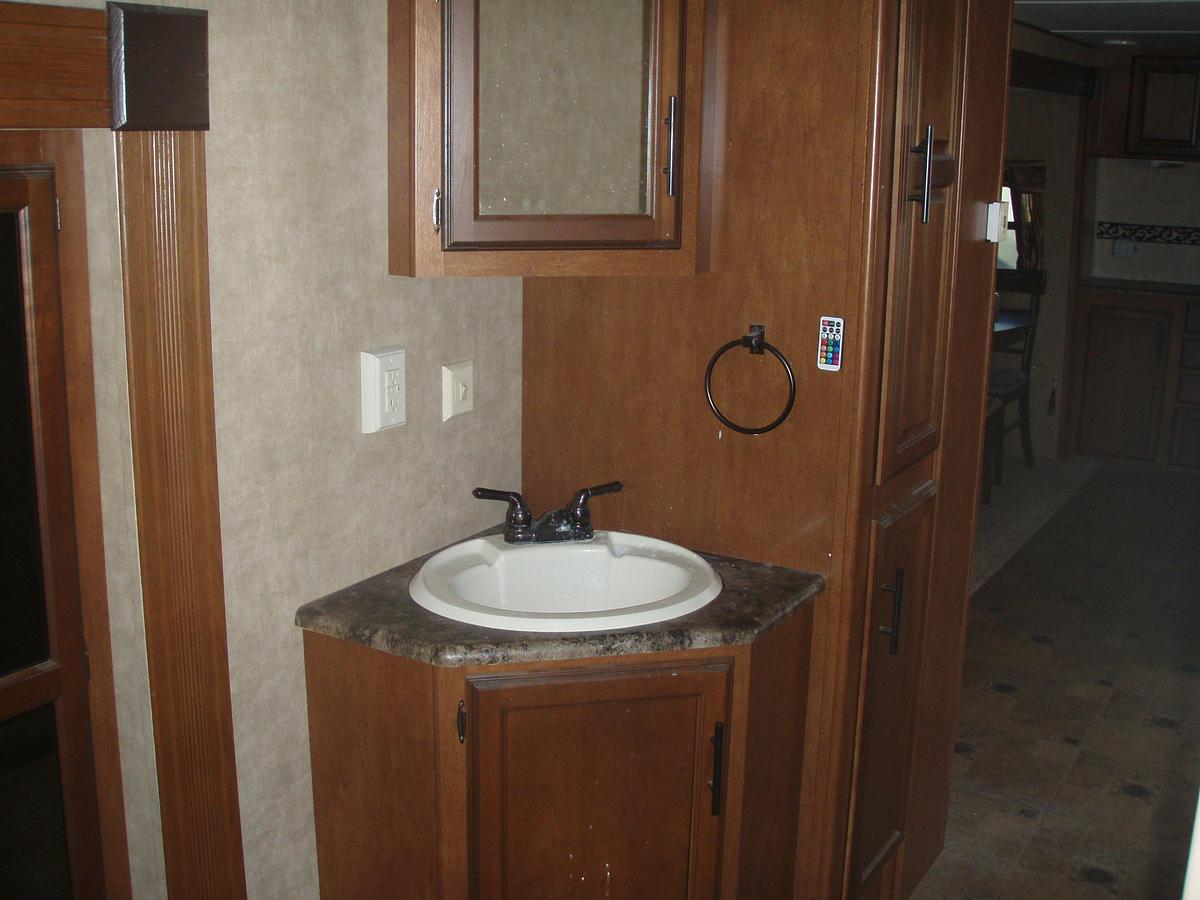 Used 2013 SunnyBrook Raven Travel Trailer