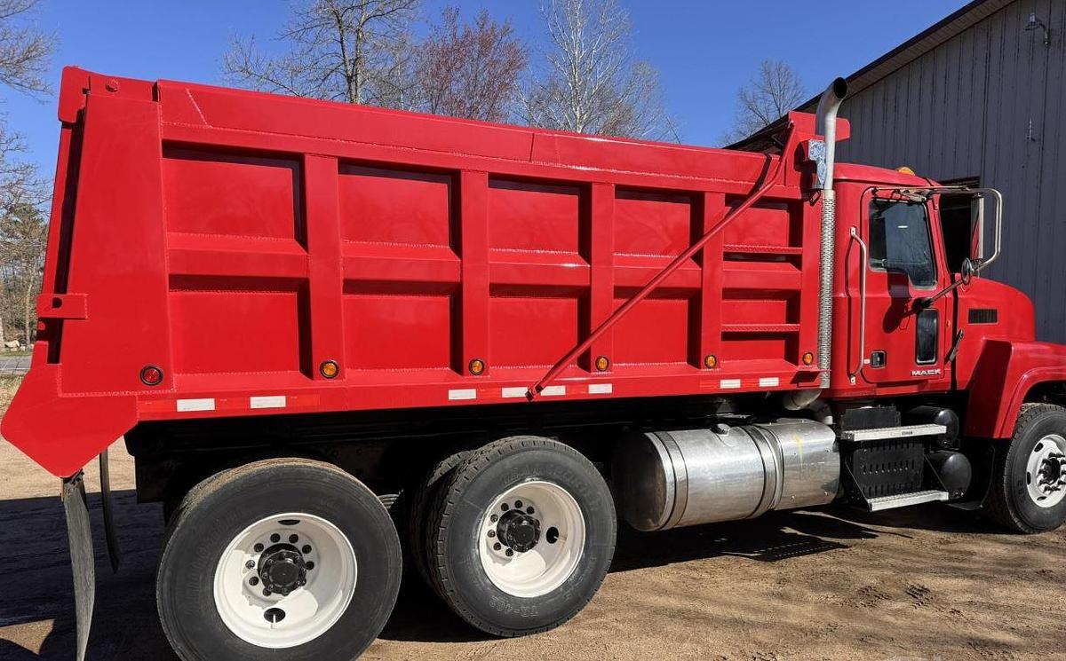 Used 2011 MACK PINNACLE CHU613