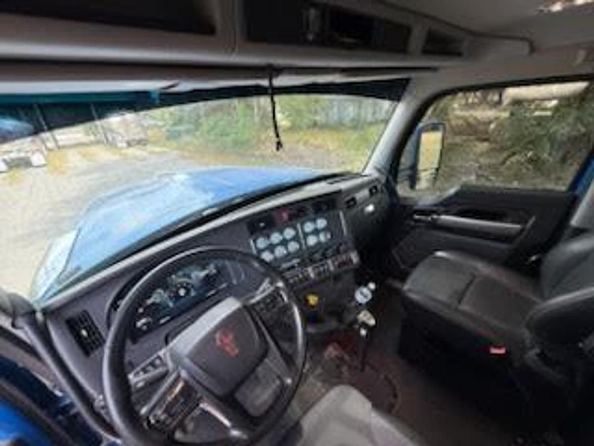 Used 2022 Kenworth W900 Day Cab Semi Truck