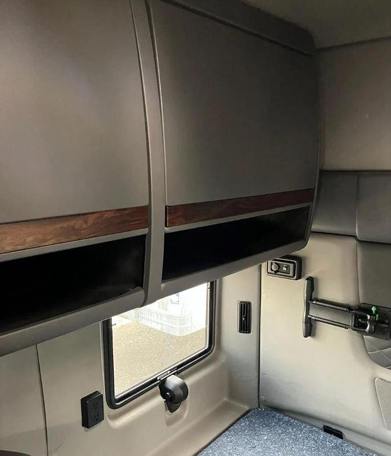 Used 2025 INTERNATIONAL LT Conventional Sleeper Semi