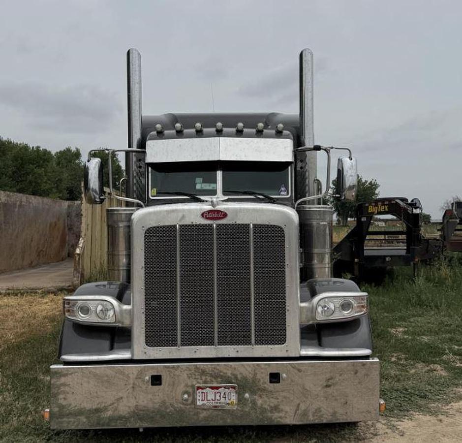 Used 2023 PETERBILT 389 Sleeper Semi Truck