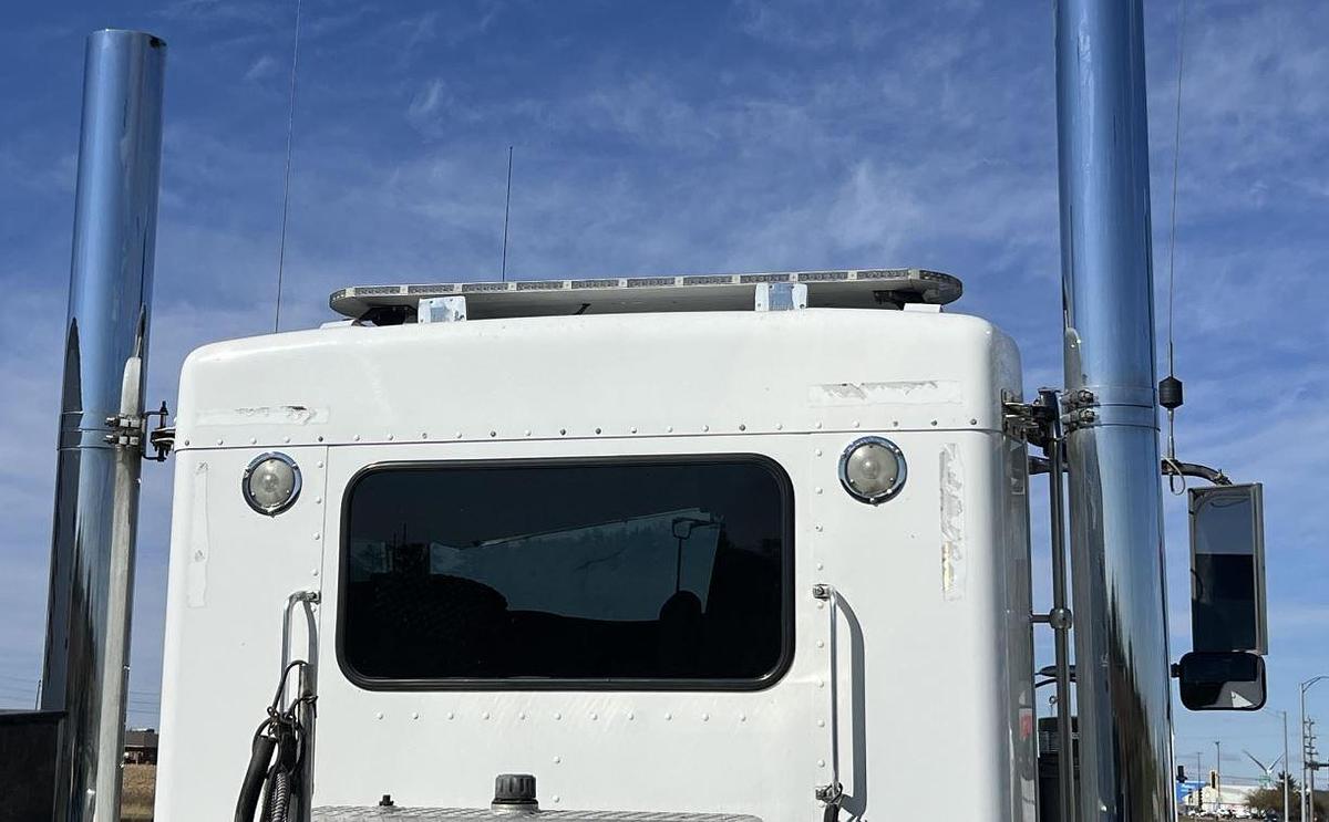 Used 2010 Kenworth W900L Sleeper Semi Truck