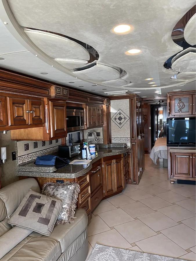 Used 2010 Tiffin Zephyr 45QBZ Class A Diesel Motorhome