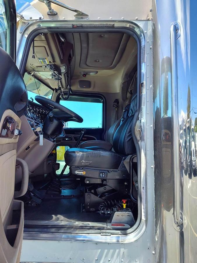 Used 2015 Peterbilt 389 Sleeper Semi Truck