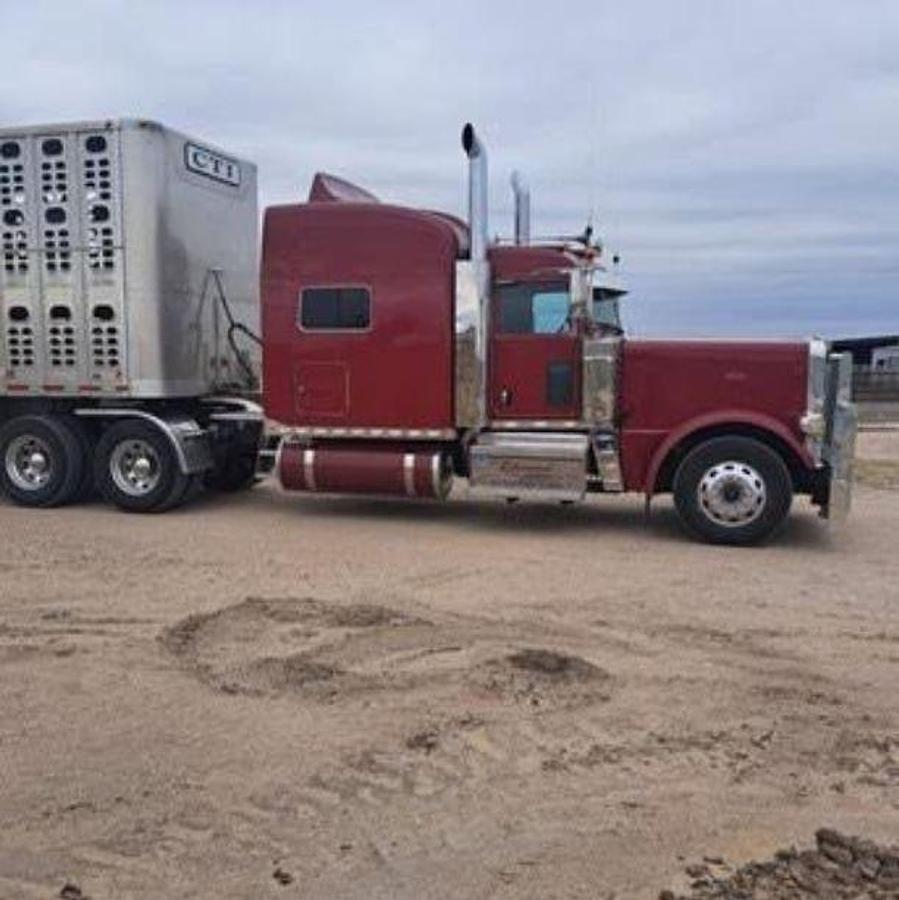 Used 2020 Peterbilt 389 Sleeper Truck